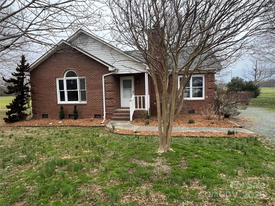 Come see this Brick Ranch sitting on .92 acres in the country in Union County. This cozey single level home is perfect for someone buying their first home or downsizing.  House offers 3 Bedrooms with 2 Full Bathrooms, all brick fireplace, and eat in kitchen. House is well maintained and in excellent condition. New carpet just installed.  Refrigerator conveys with house.  Schedule a showing appointment today.