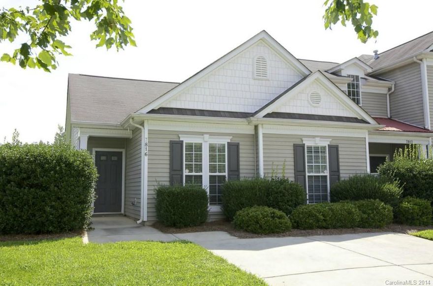 Exceptional end unit in beautiful Kingstree just down the street from the pool. Freshly painted throughout, new kitchen counter tops, neutral carpet, spacious living/dining area with vaulted ceiling and gas log fireplace. Master bedroom has vaulted ceiling, large master bath with garden tub and walk-in closet. Enclosed patio This one is a don't miss! Washer dryer included. Two parking spaces in front drive. Sorry no smoking or pets please!