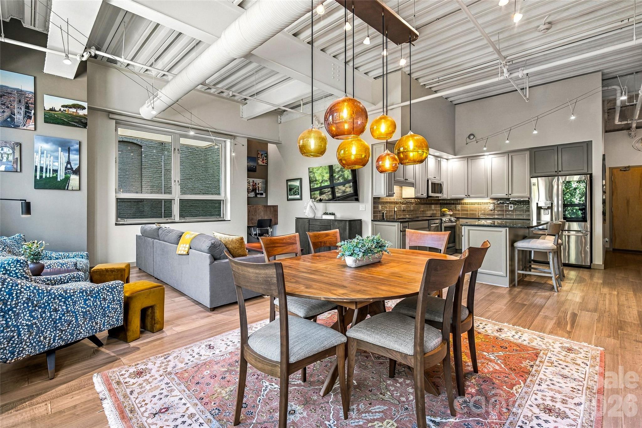 12 S Lexington Avenue 209