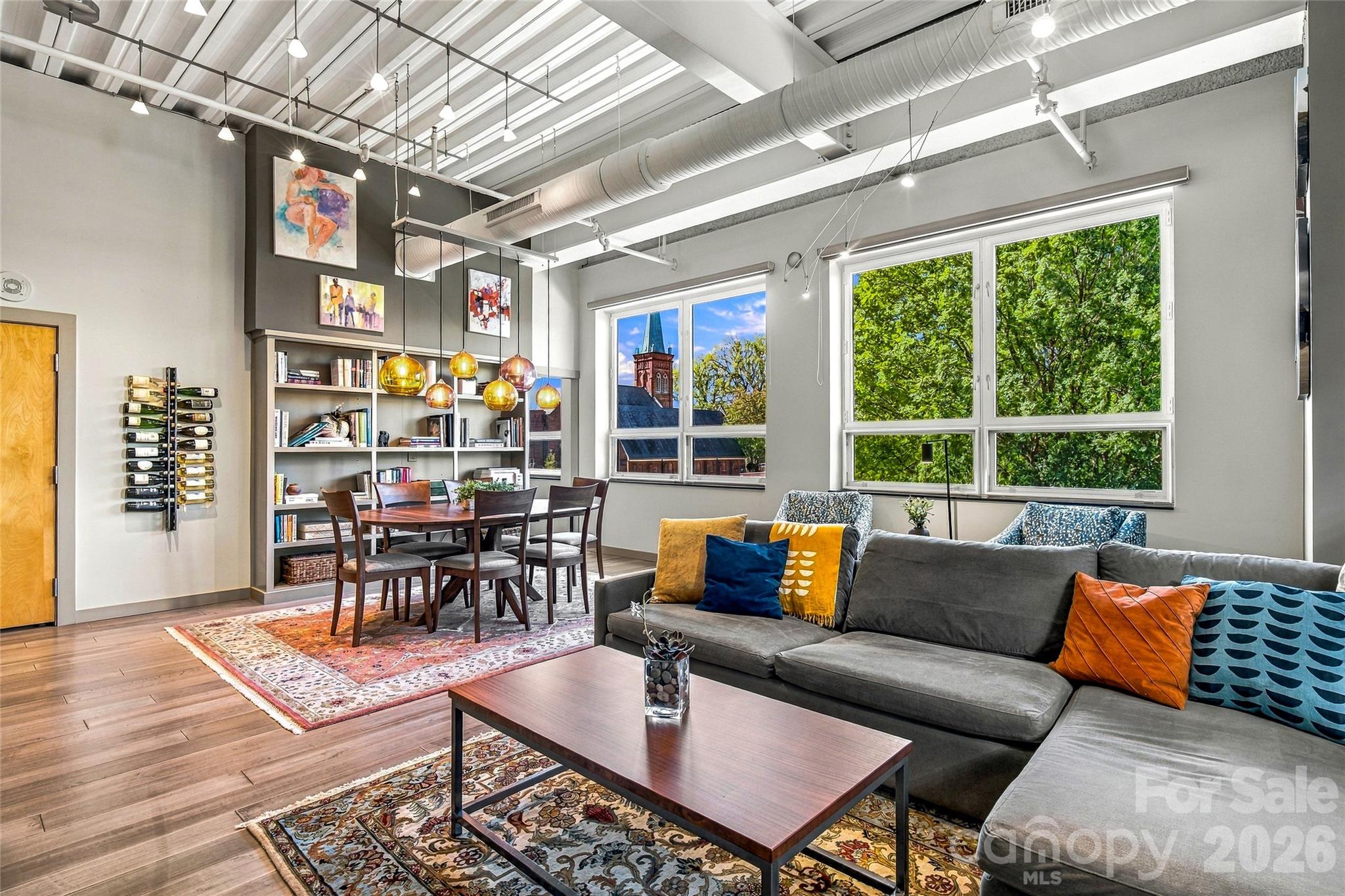 12 S Lexington Avenue 209