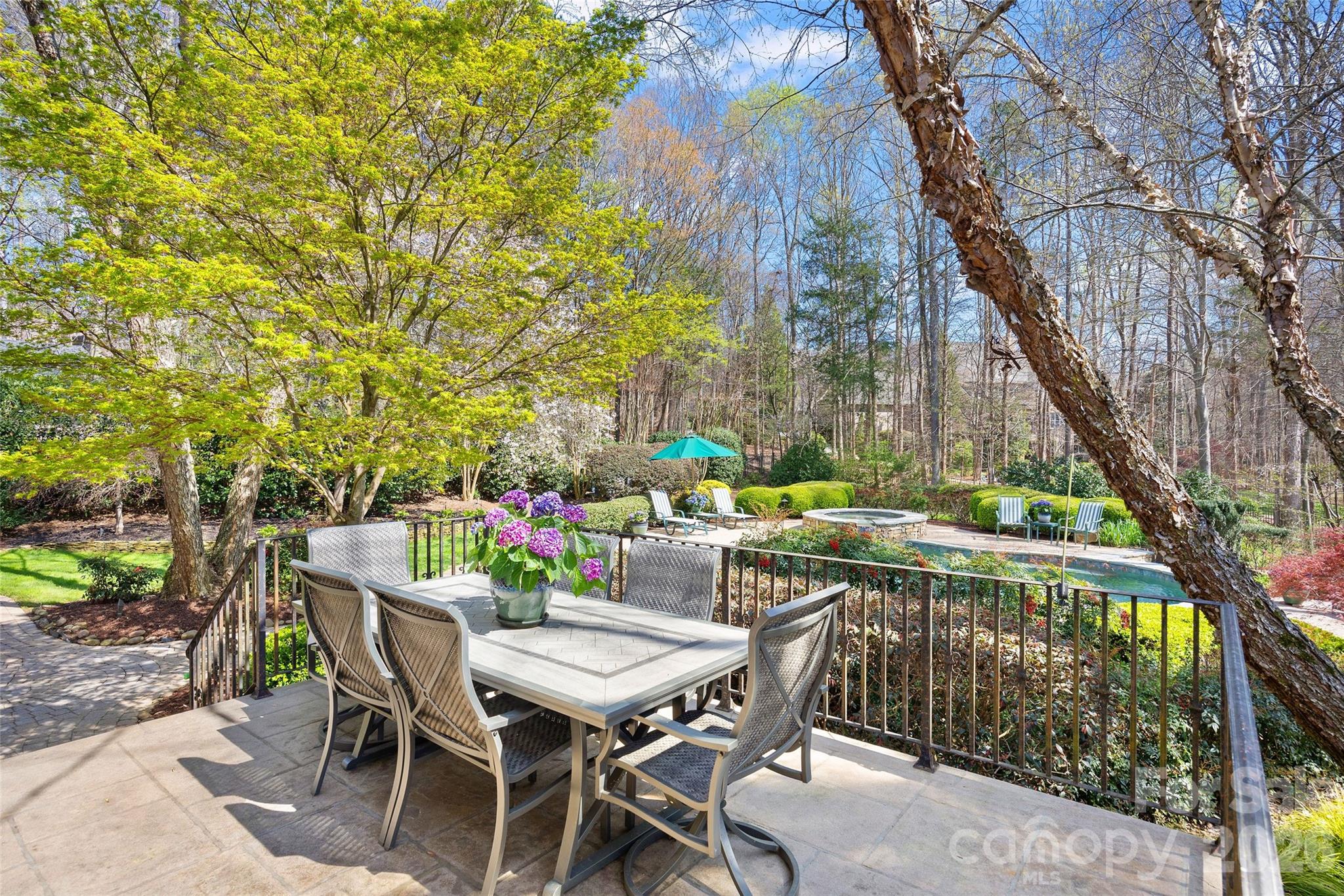 2095 Kings Manor Drive