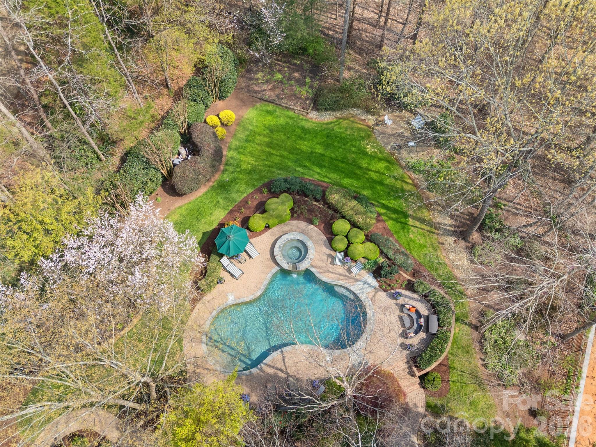 2095 Kings Manor Drive