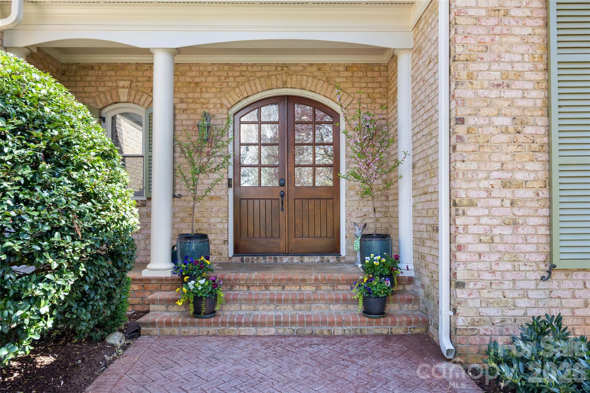 2095 Kings Manor Drive