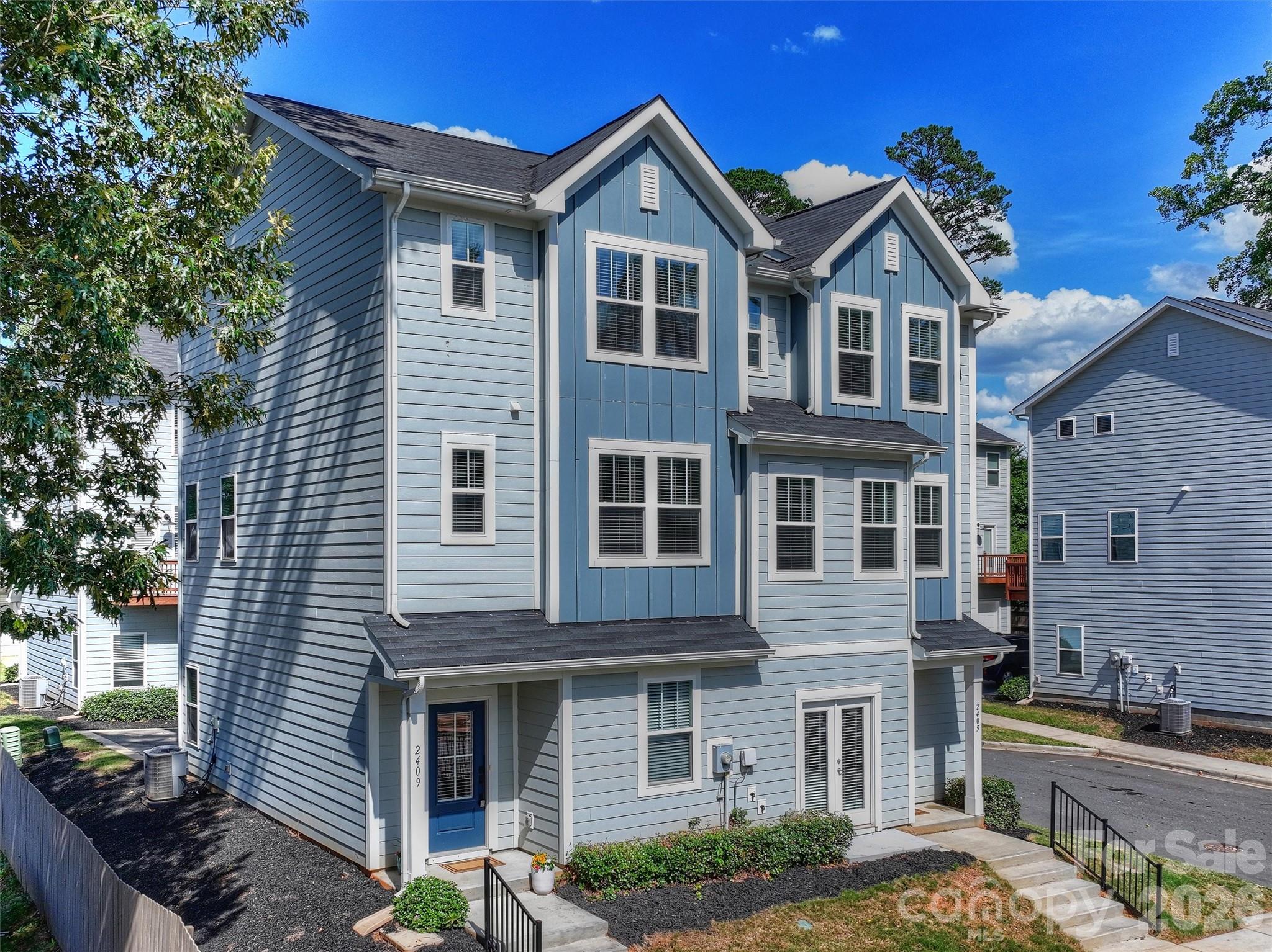 2409 Via del Conte Alley