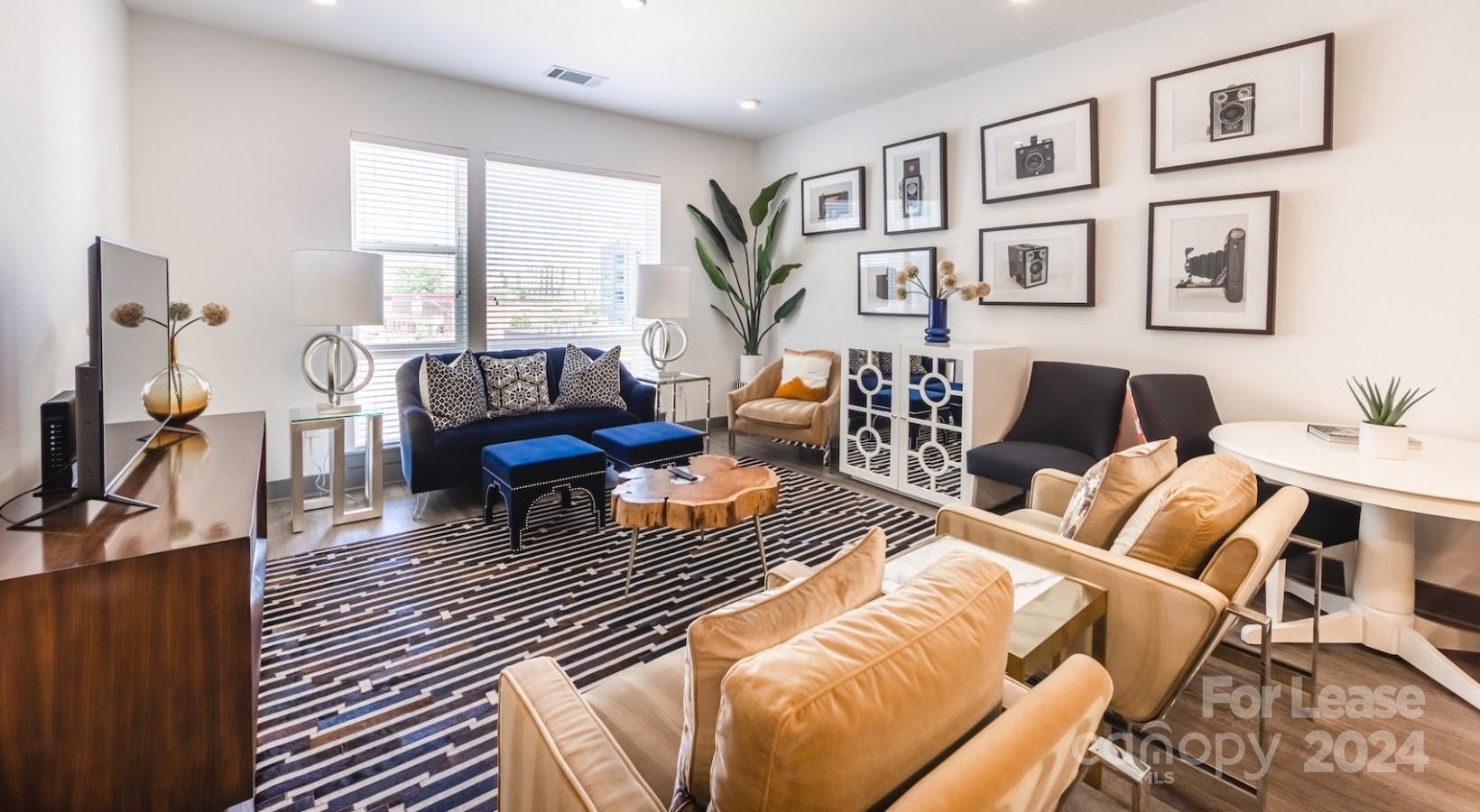 Charlotte, North Carolina 28202, United States, 2 Bedrooms Bedrooms, ,3 BathroomsBathrooms,Residential,Active,58715