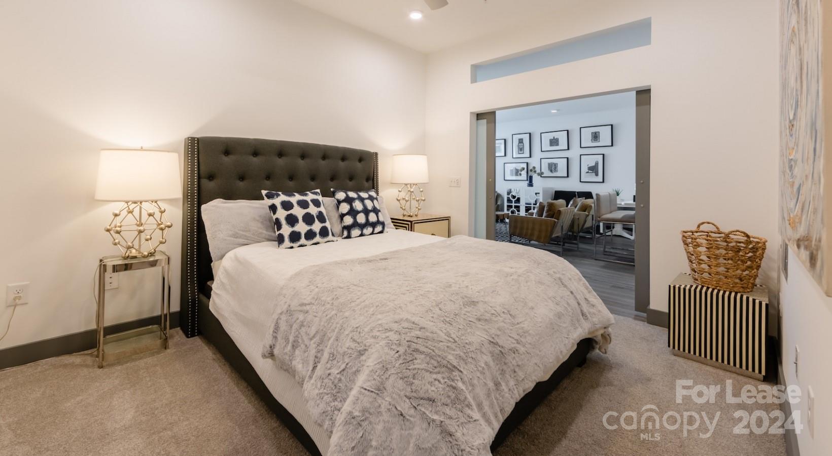 Charlotte, North Carolina 28202, United States, 2 Bedrooms Bedrooms, ,3 BathroomsBathrooms,Residential,Active,58715