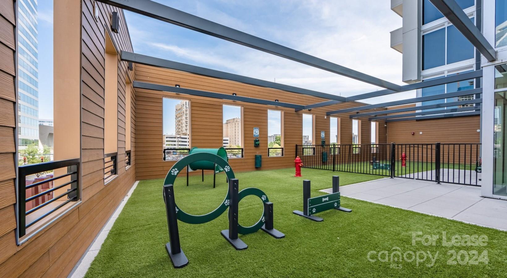 Charlotte, North Carolina 28202, United States, 2 Bedrooms Bedrooms, ,3 BathroomsBathrooms,Residential,Active,58715