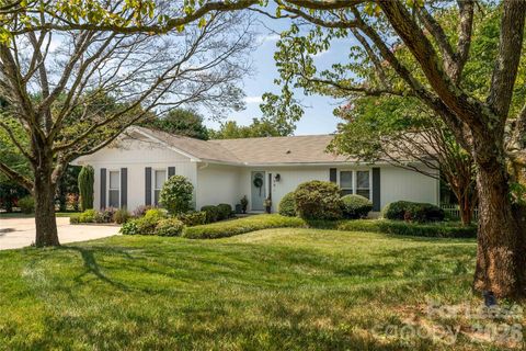 Photo of 108 Surfside Lane, Mooresville, NC 28117 (MLS # 4345466)