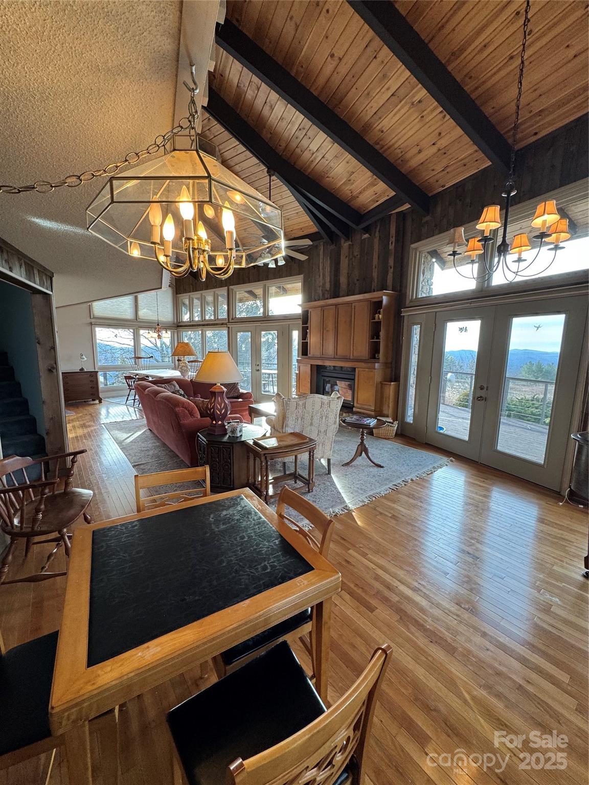 160 Crestwood Circle