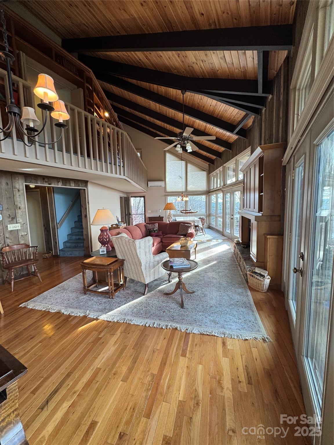 160 Crestwood Circle