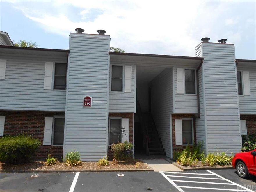 This unit comes with a tenant who would like to continue to rent. Two bedroom, one bath condo in convenient location. Close to Hwy 321, US 70 & downtown Hickory. Upper level but all one level with living room & kitchen all open & deck off the kitchen for easy entertaining!