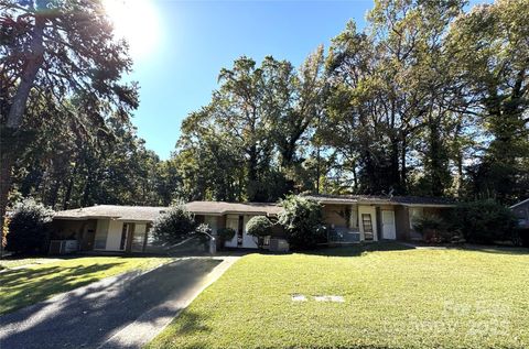 552 Blendwood Drive Charlotte NC 28215