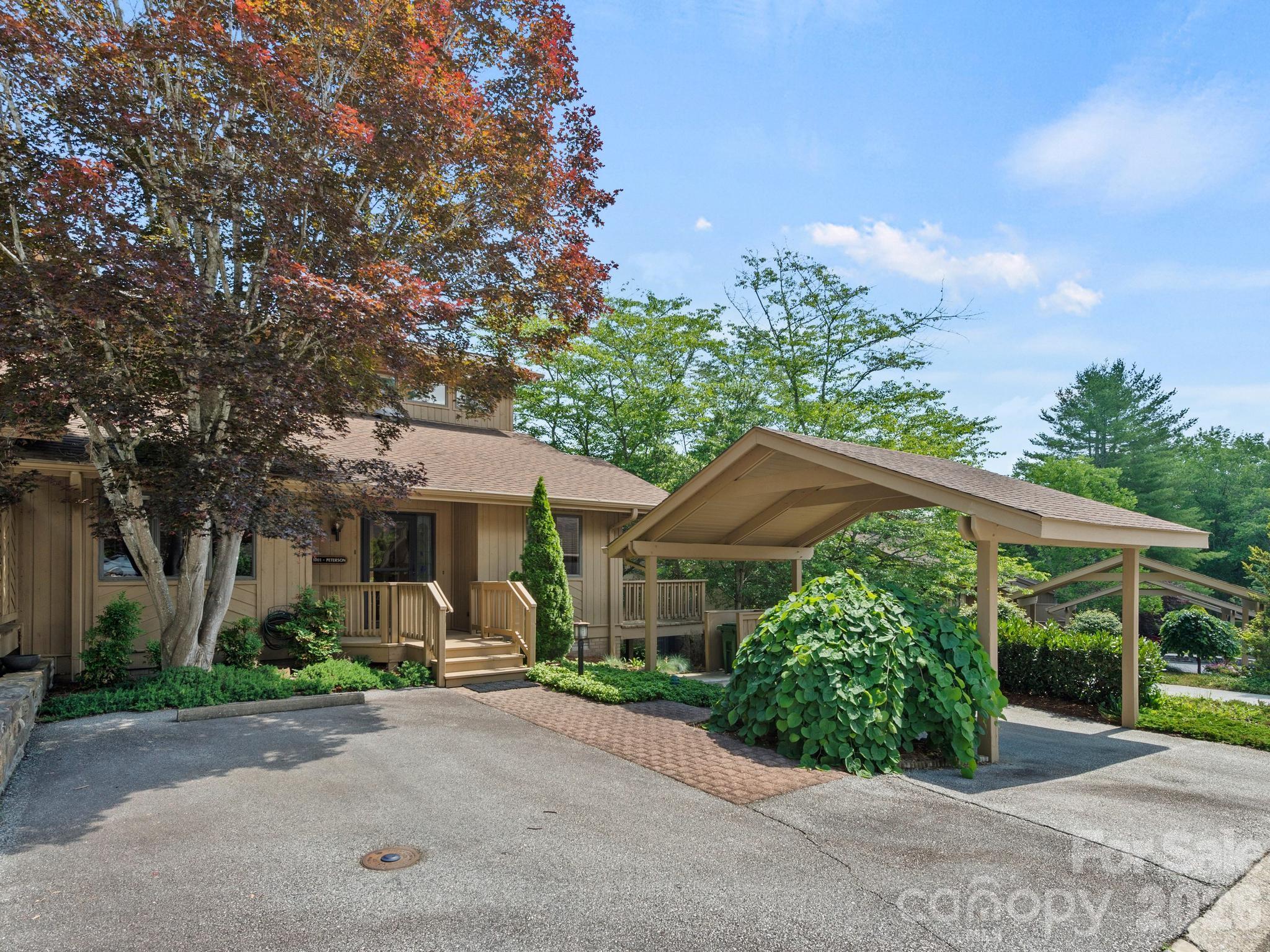 1001 Red Oak Drive