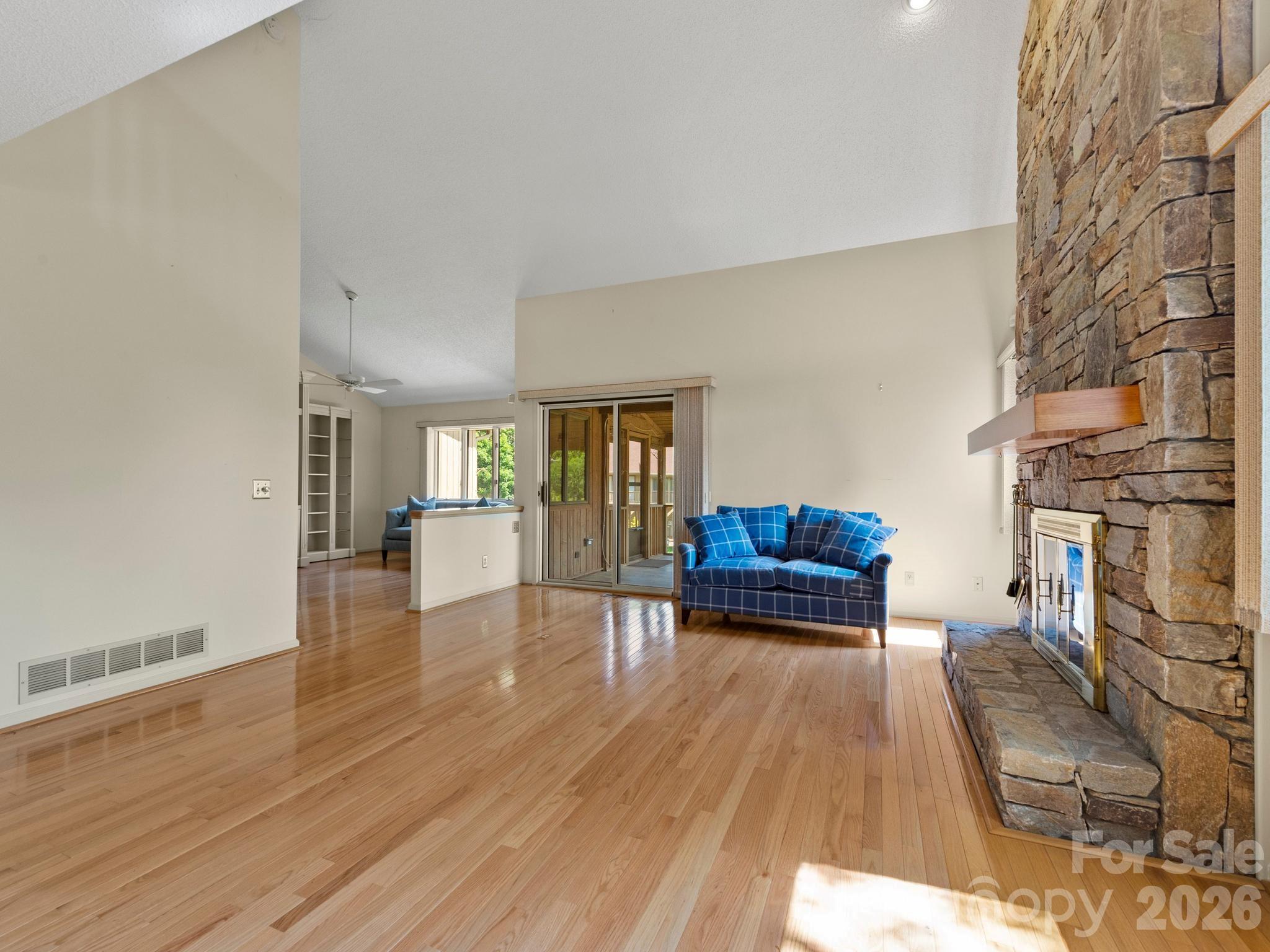 1001 Red Oak Drive