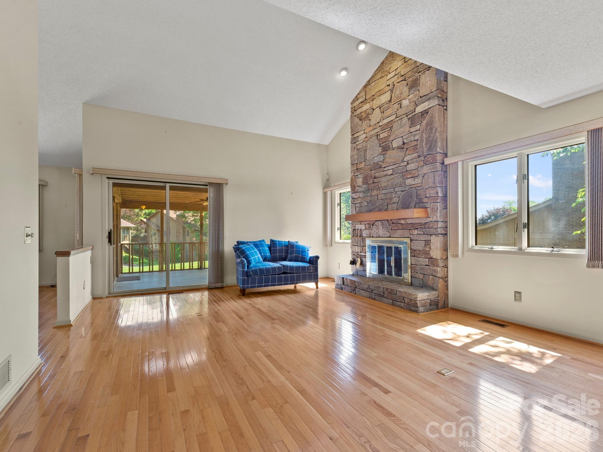 1001 Red Oak Drive