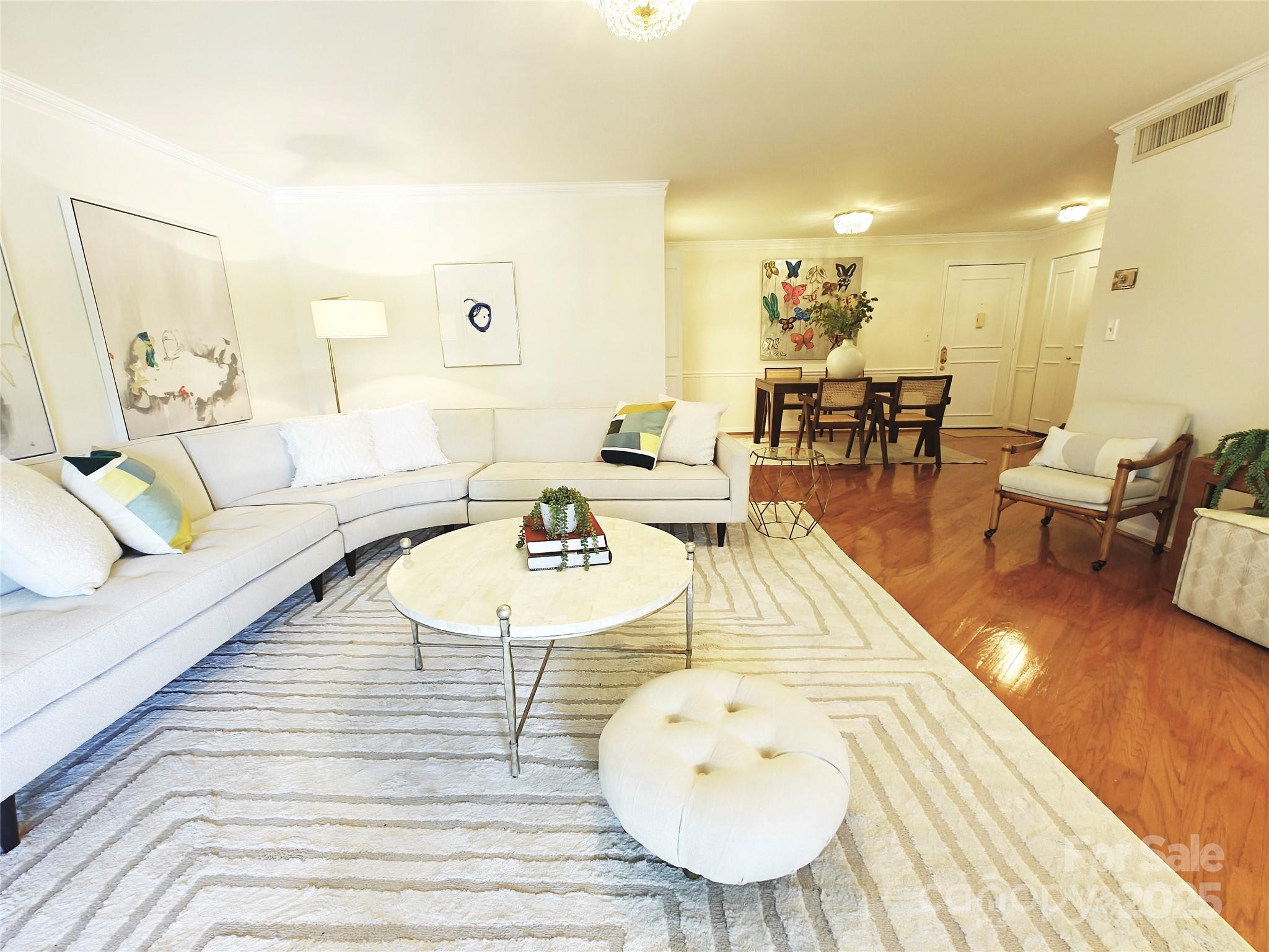 1323 Queens Road 327