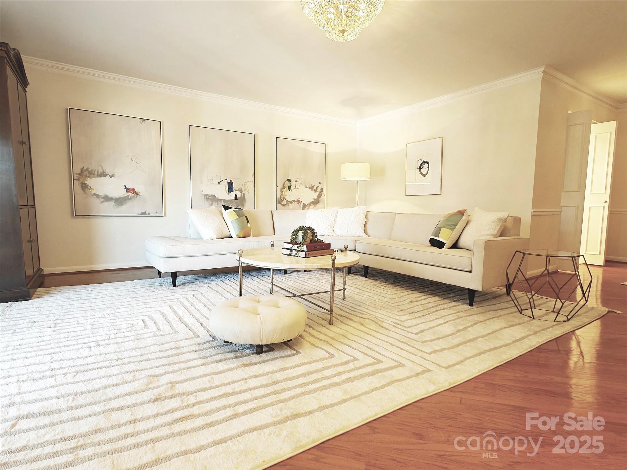 1323 Queens Road 327
