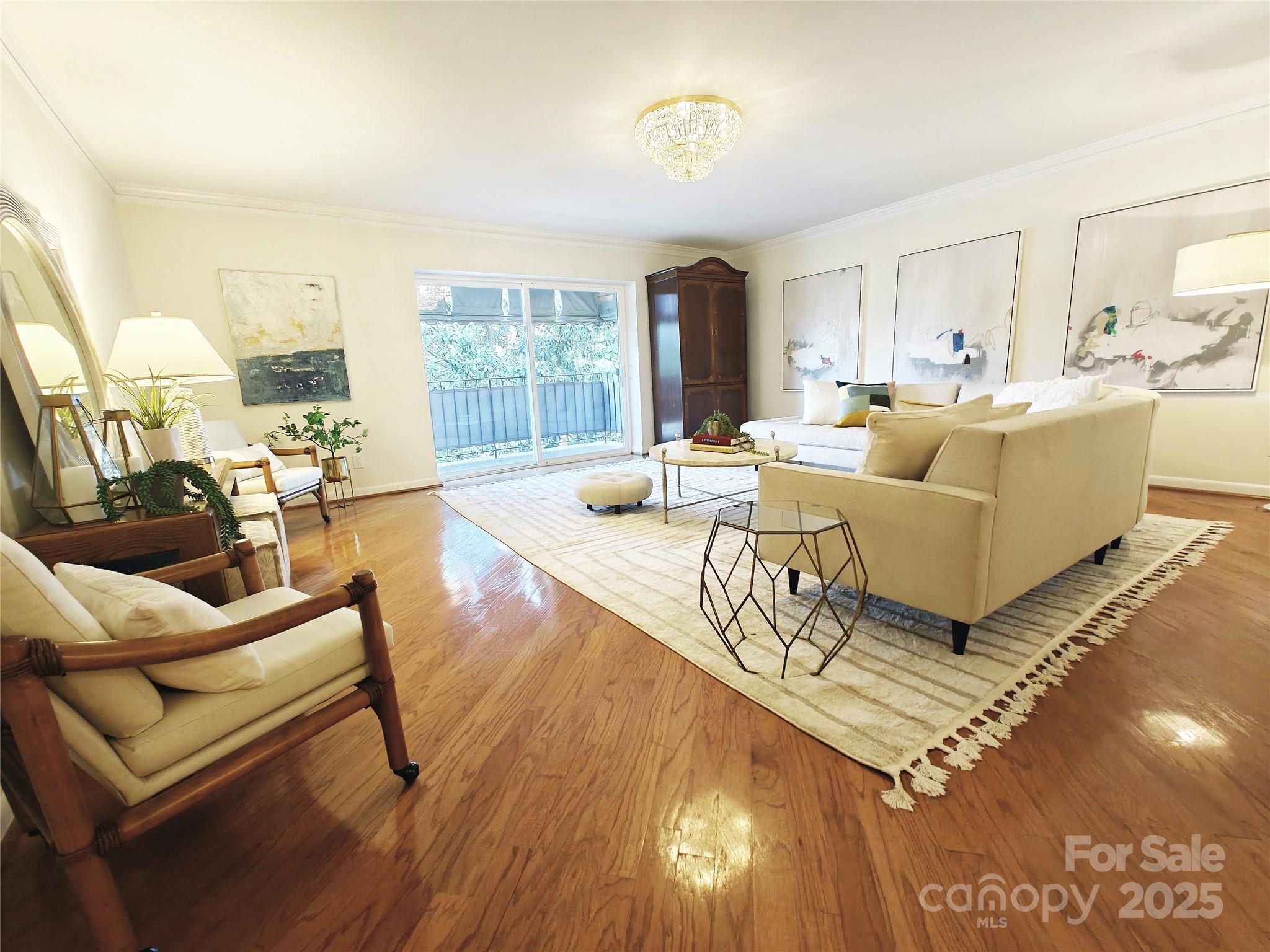 1323 Queens Road 327
