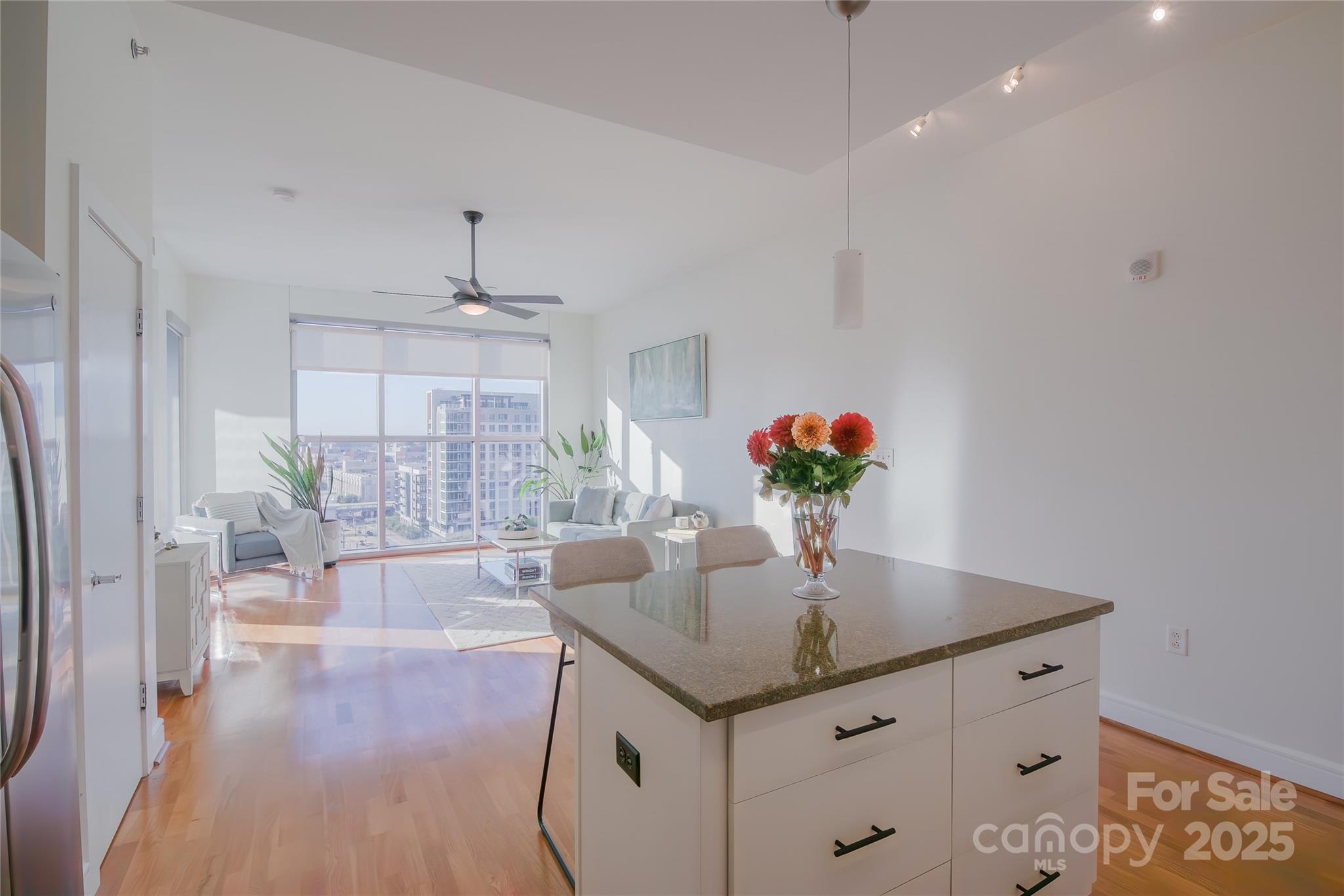 333 W Trade Street W 905