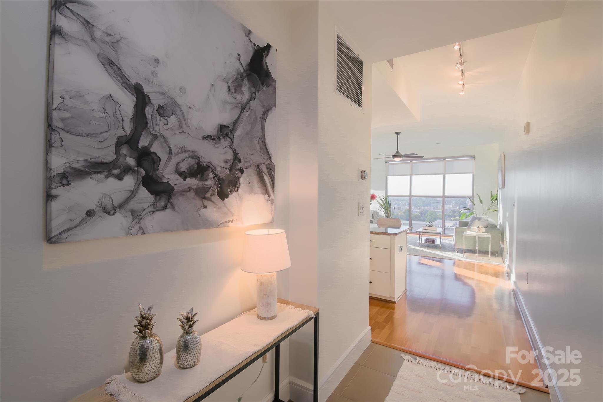 333 W Trade Street W 905