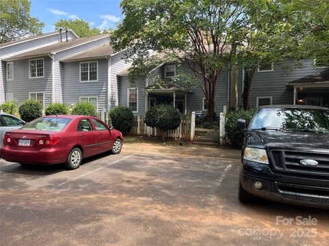 6011 Treetop Court Charlotte NC 28212