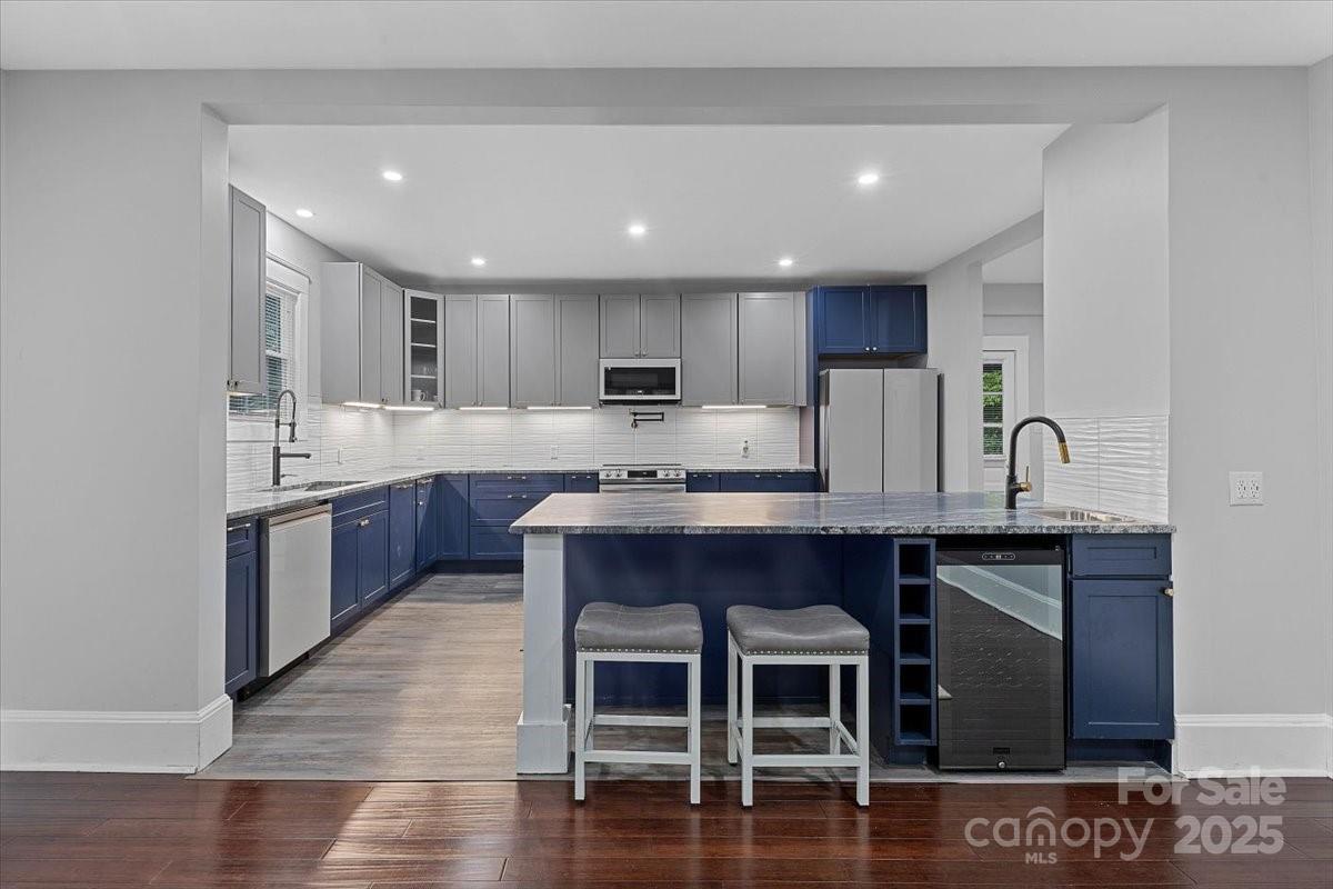1523 W First Street