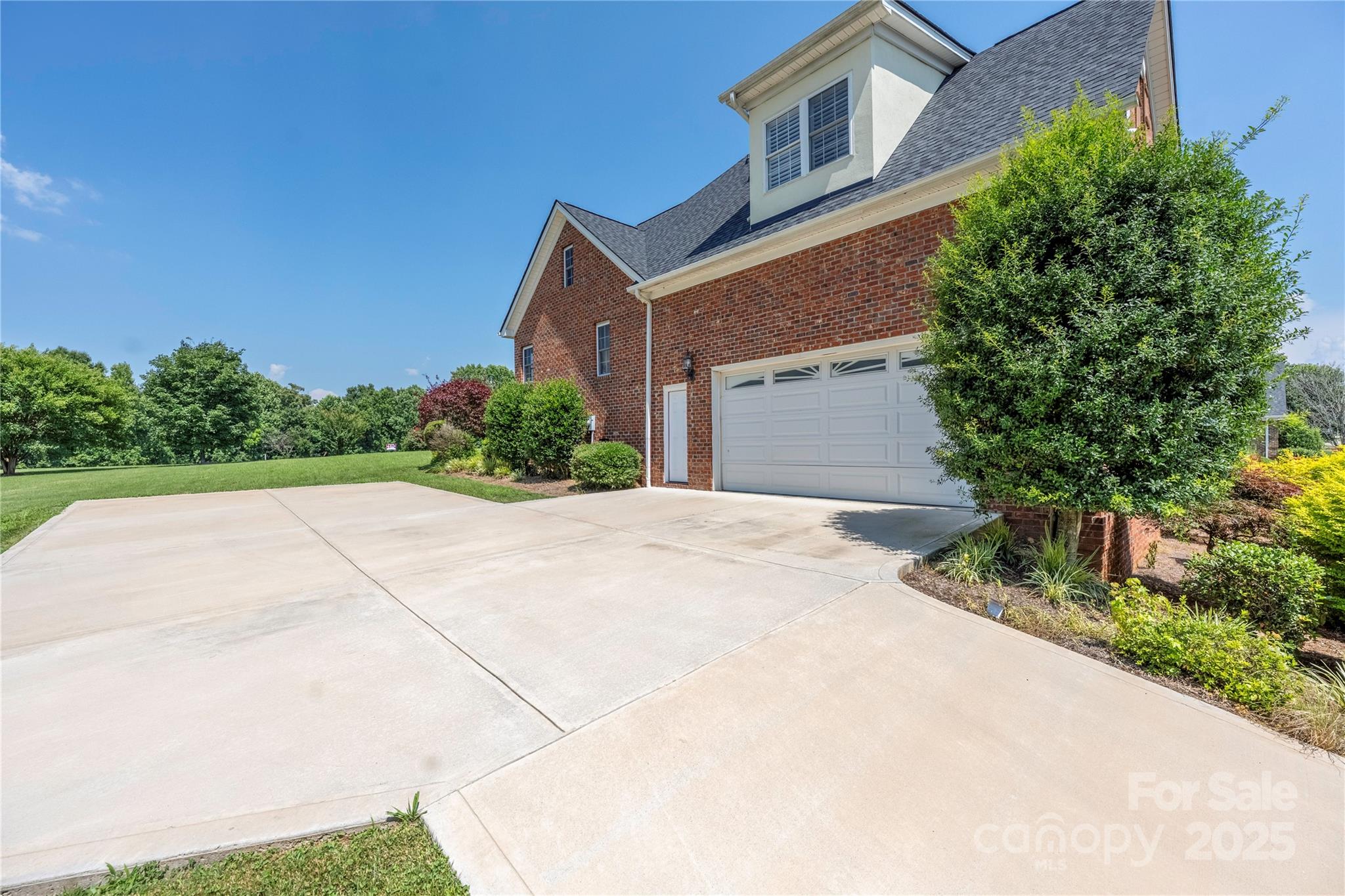 140 Hunters Hill Drive