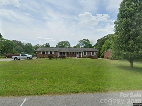 107 33rd Avenue NW Hickory NC 28601