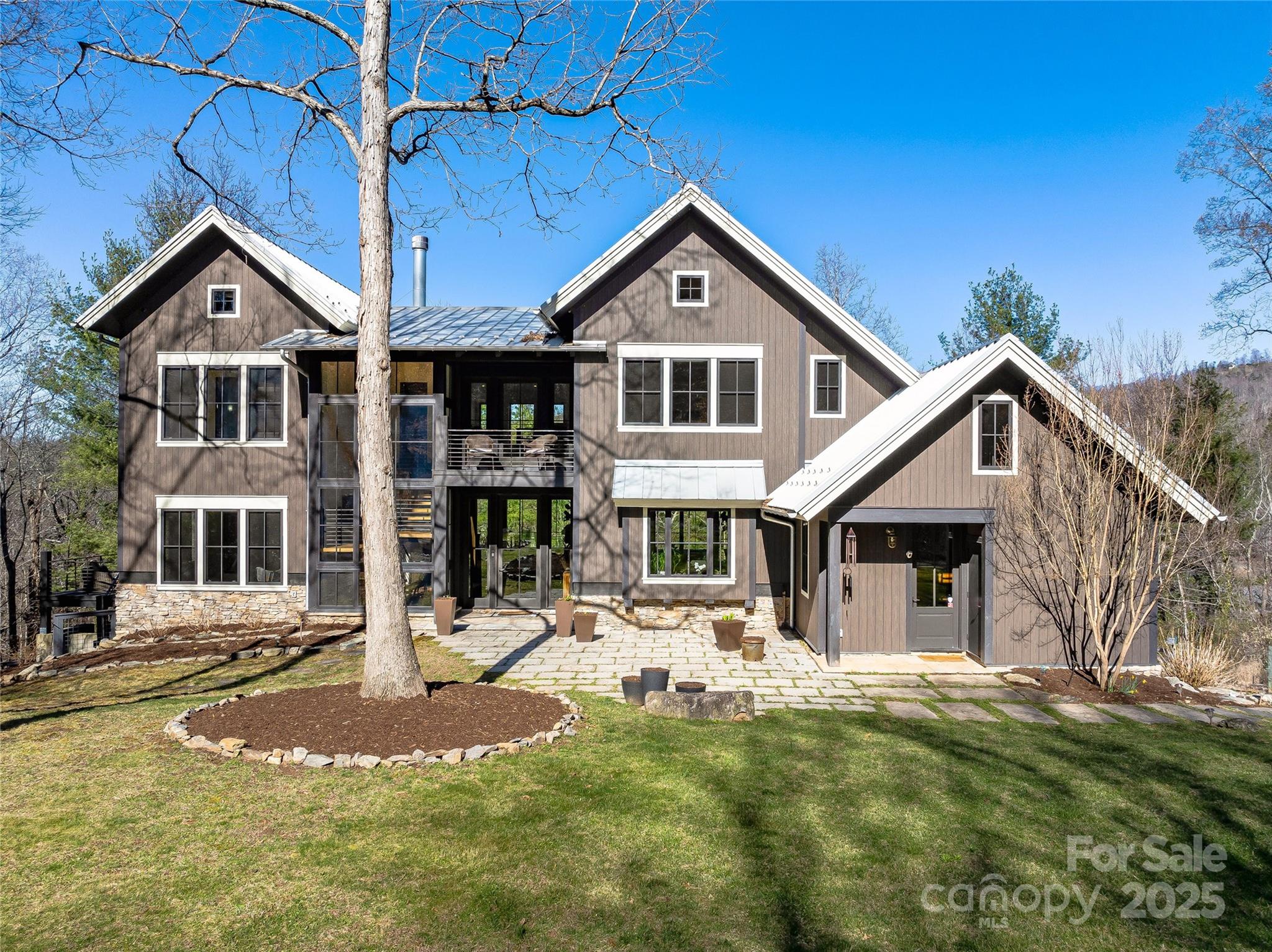 18 Wolfe Cove Road