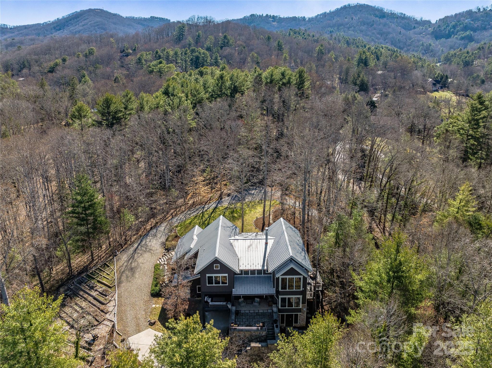 18 Wolfe Cove Road