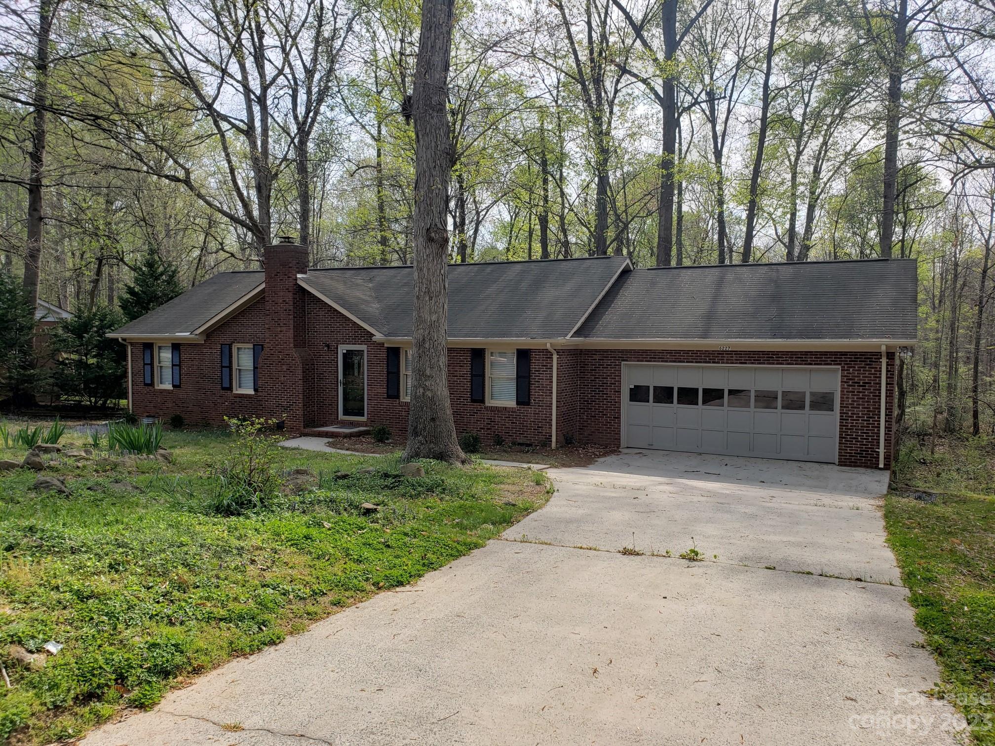 Photo 1 of 26 — 6227 King George Drive, Charlotte, NC 28213