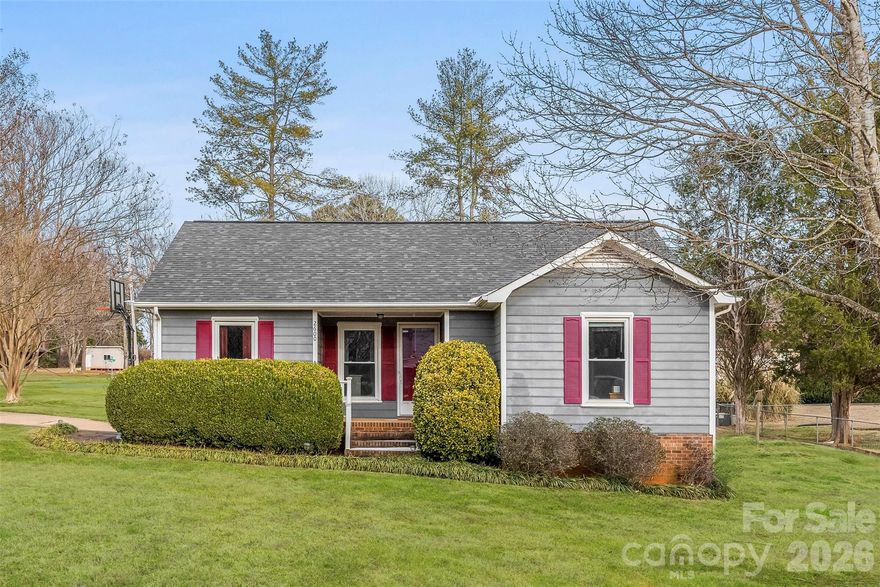 REDUCED!!Welcome home to this 3-bedroom, 2-bath gem perfectly positioned on a level corner lot in a tremendous, walk-to-everything location! Just blocks from restaurants, grocery stores, doctors, and everyday conveniences—and zoned for excellent schools—this home checks all the boxes for smart buyers.
Inside, you’ll find a cozy den with a fireplace and gas logs, perfect for relaxing evenings, plus updated windows (4–5 years old) that bring in great natural light. Step out back to enjoy the deck, ideal for grilling or unwinding outdoors. Another big ticket item has already been handled with a roof installed just 2 years ago, giving peace of mind for years to come.
Priced competitively with room for updates you may want to personalize, this home offers a fantastic opportunity to add value while living in an unbeatable location.
Solid home. Prime spot. Smart price. Don’t miss this one!