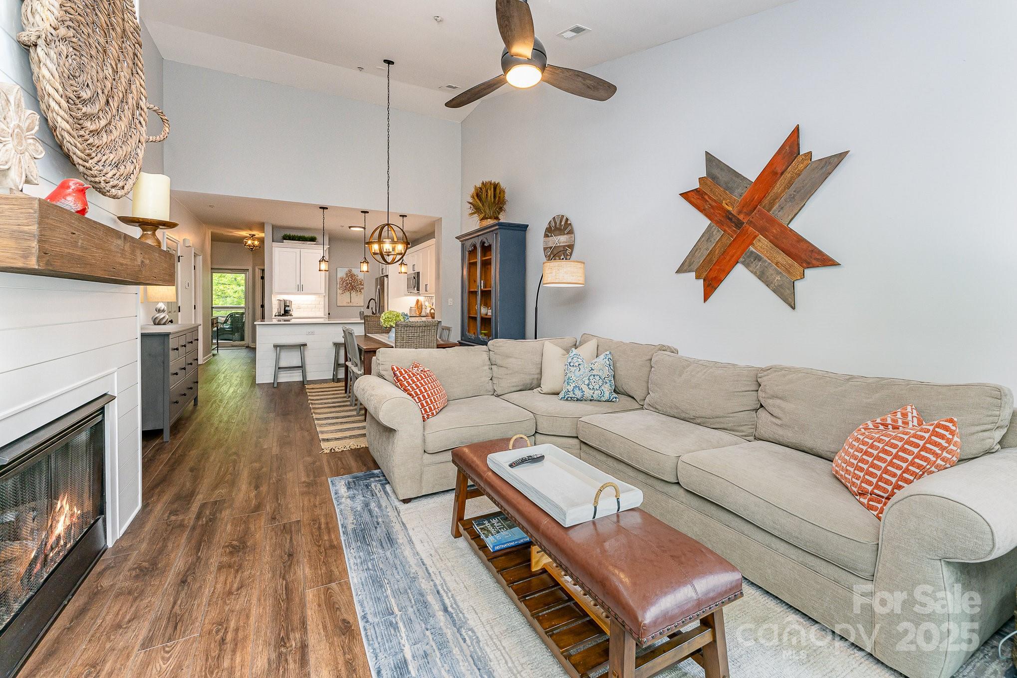 915 Northeast Drive 15