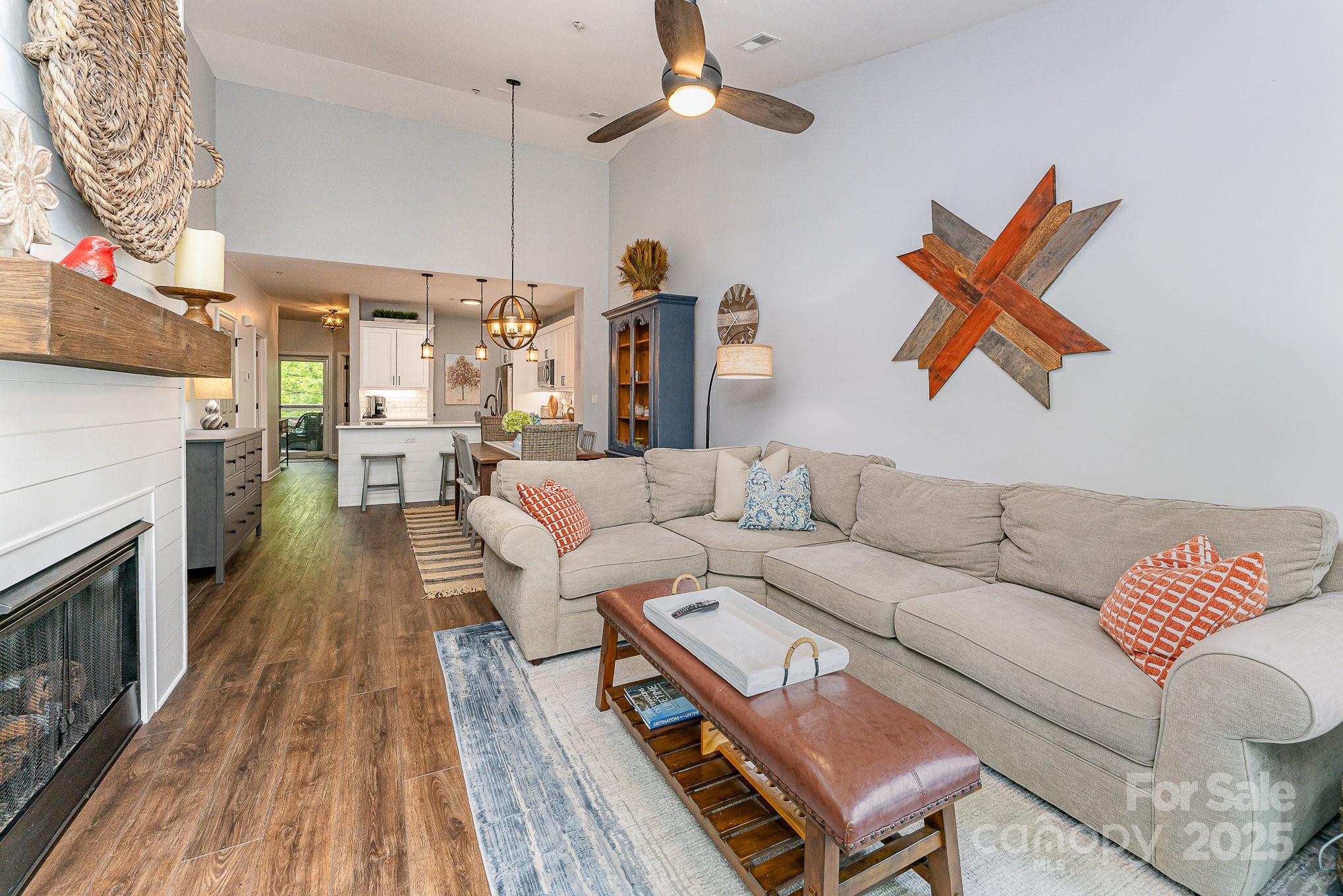915 Northeast Drive 15
