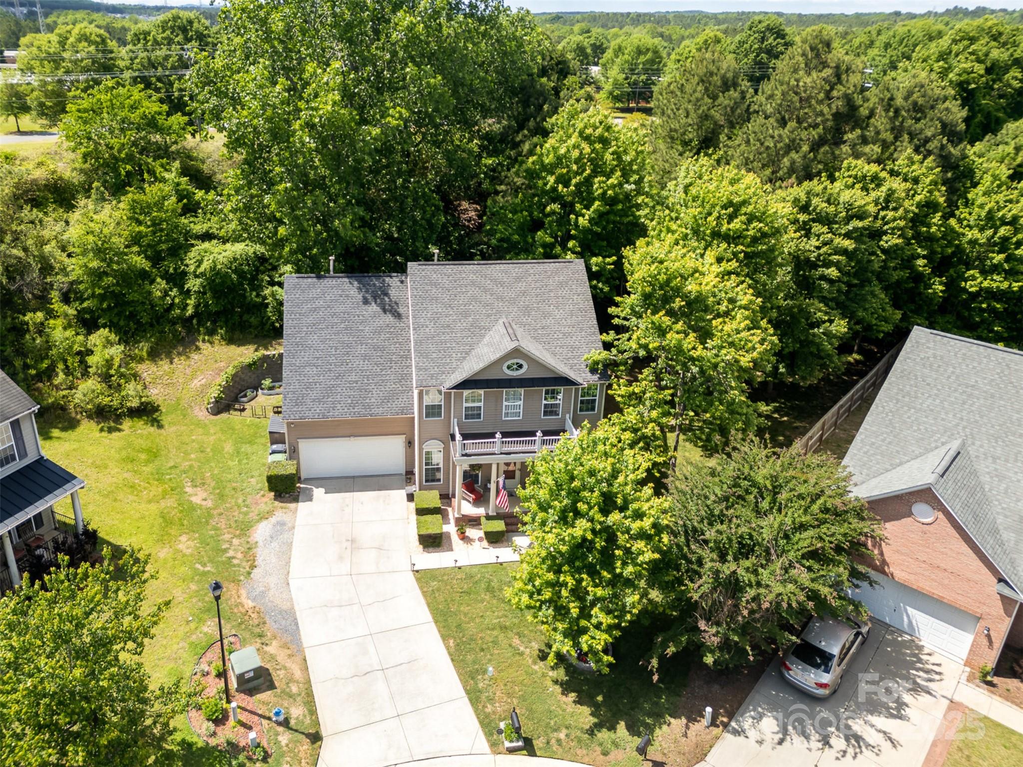 812 Thornapple Court