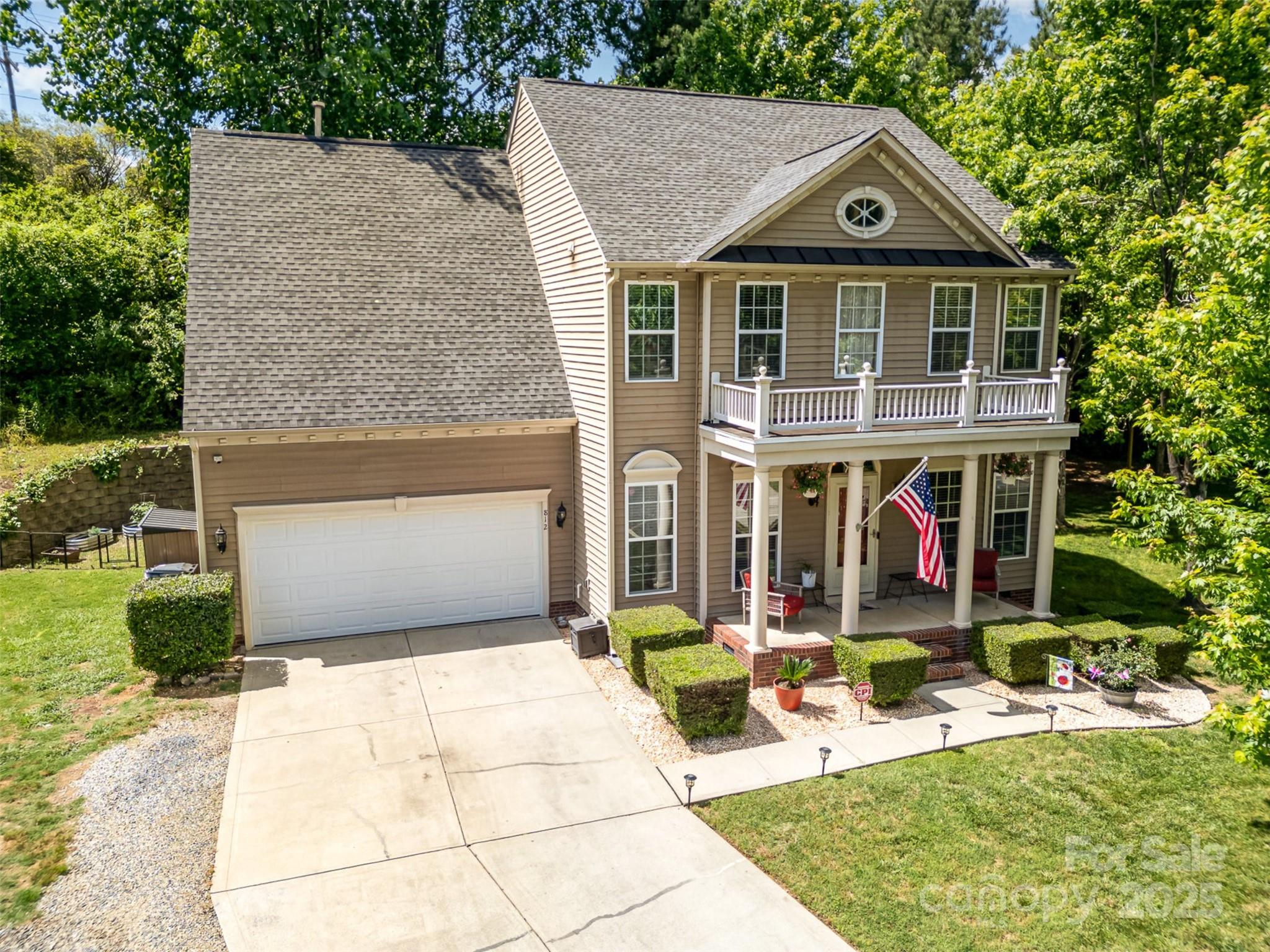 812 Thornapple Court