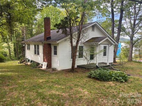 Photo of 45 Briggs Road, Asheville, NC 28805 (MLS # 4376044)