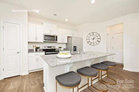 742 Wagon Cross Court York SC 29745