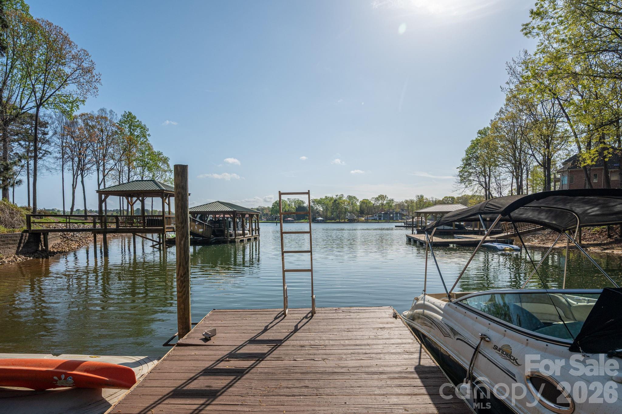 Pinnacle Shores - Residential