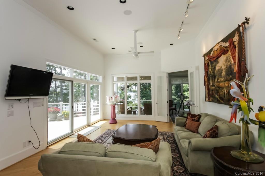 The Harbour at the Pointe - Residential