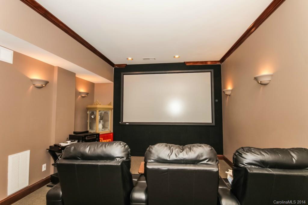 The Harbour at the Pointe - Residential