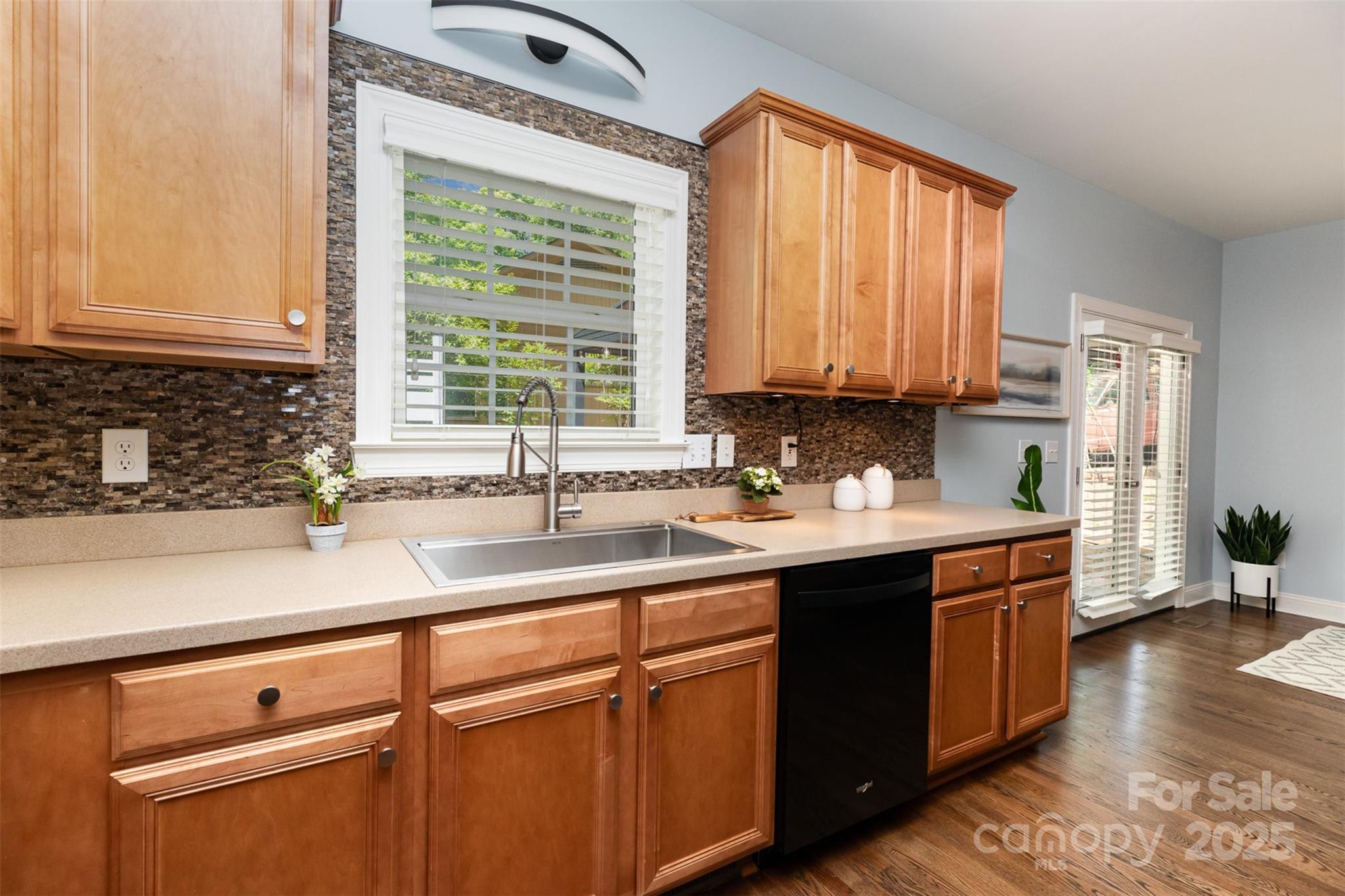 Tega Cay, South Carolina 29708, United States, 3 Bedrooms Bedrooms, ,3 BathroomsBathrooms,Residential,Under Contract,114182