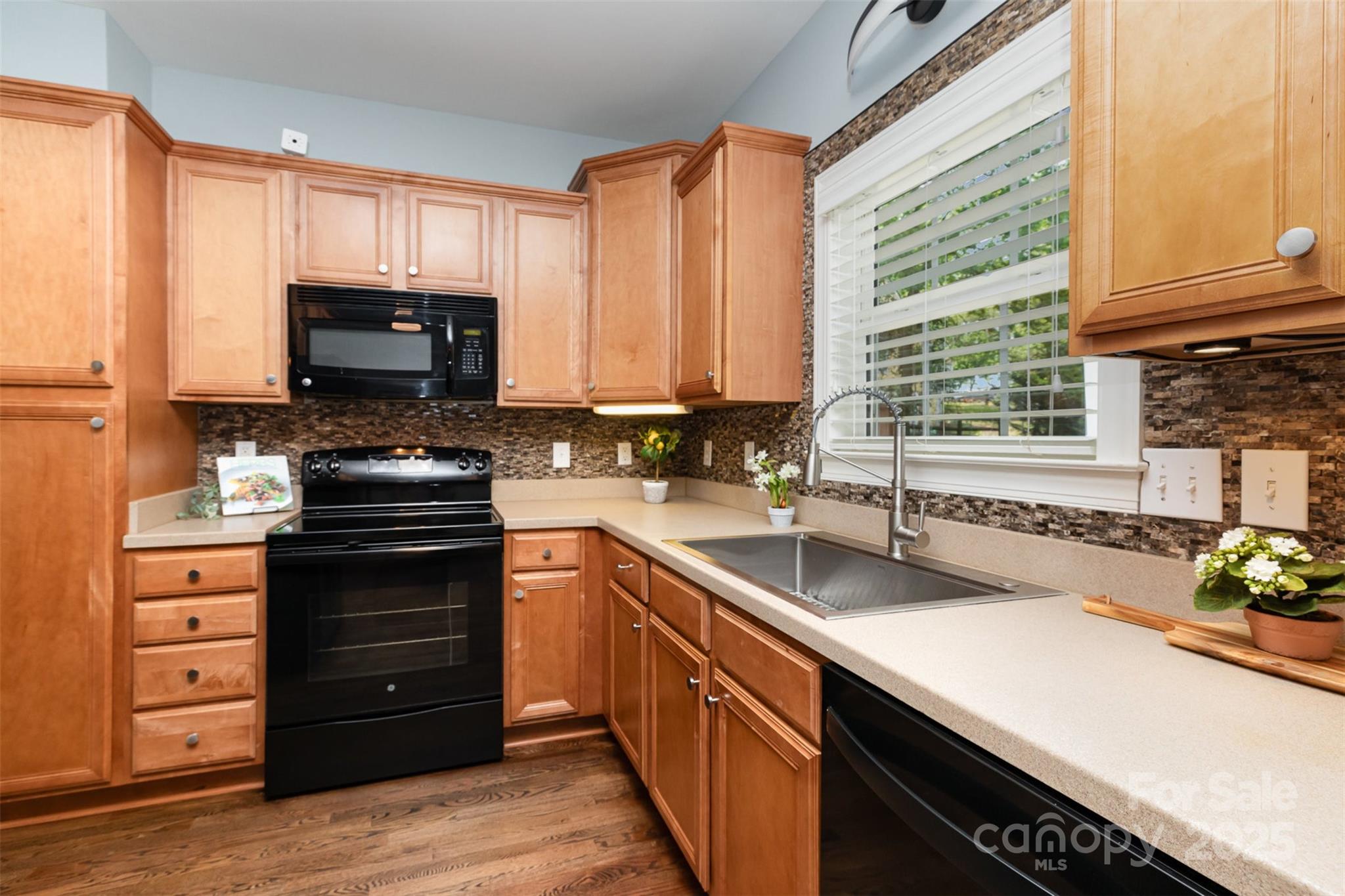 Tega Cay, South Carolina 29708, United States, 3 Bedrooms Bedrooms, ,3 BathroomsBathrooms,Residential,Under Contract,114182