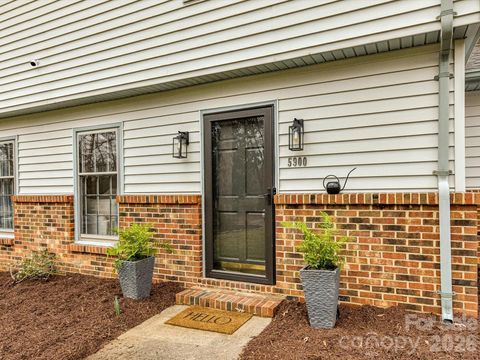 5900 Cabotwood Lane Charlotte NC 28212