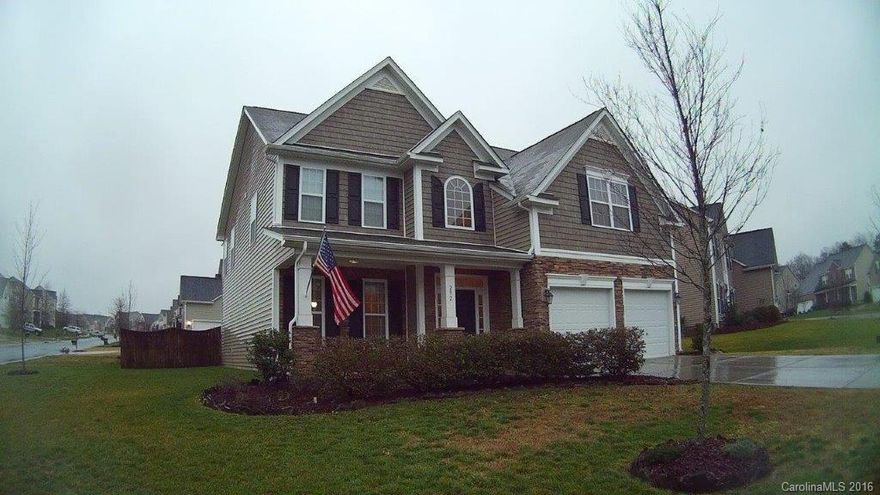 Immaculate! Hardwood foyer, formal dining, kitchen & breakfast. Kitchen has granite & stainless steel. 1st floor guest/office next to full bath. Large 5th bed/bonus on 2nd floor. Deluxe master. Large fenced corner lot. Fort Mill Schools. Community pool.