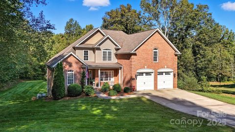 Photo of 5005 Woodwinds Drive NE, Hickory, NC 28601 (MLS # 4310401)