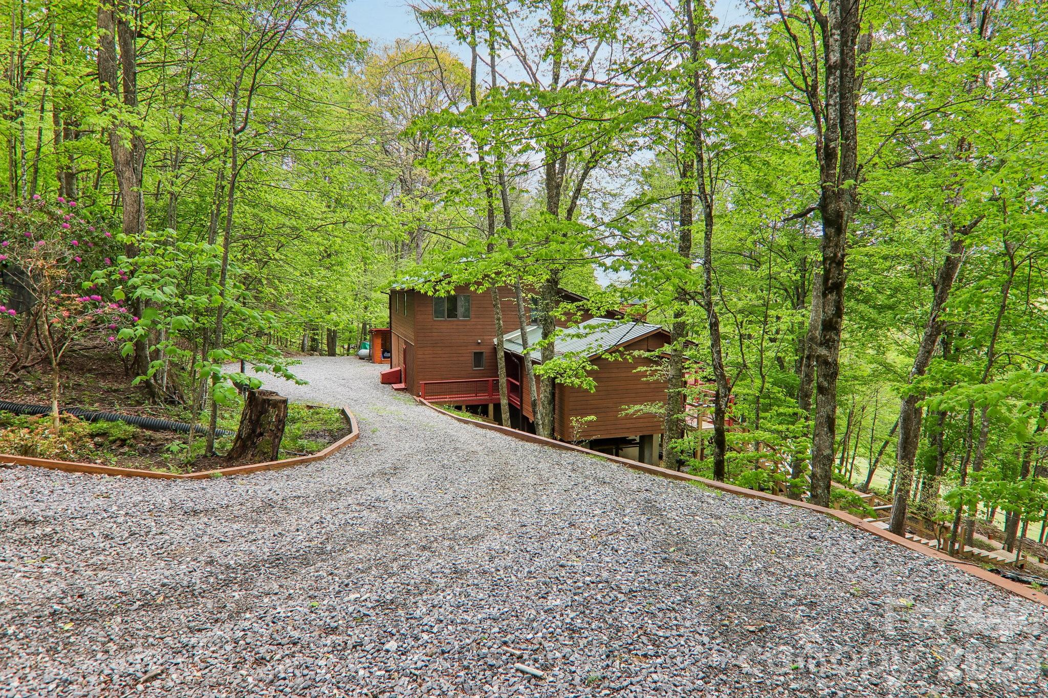 101 Oak Ridge Court