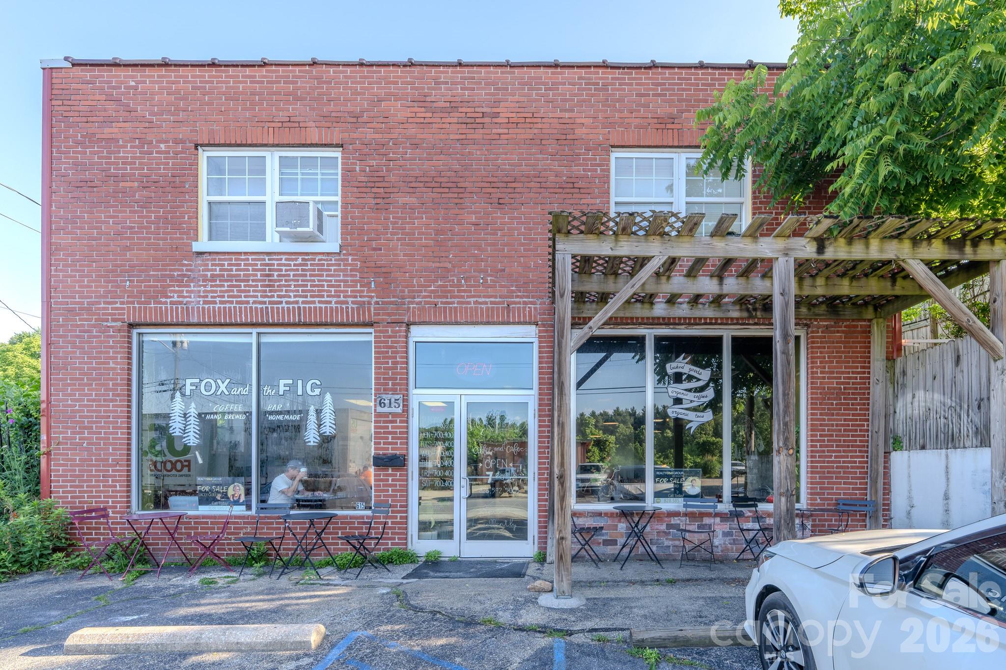 Photo 1 of 23 — 615 Oak Avenue, Spruce Pine, NC 28777