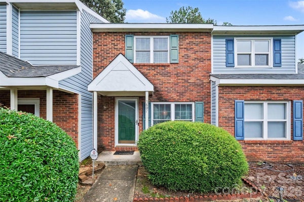 3607 HUYTON CT, CHARLOTTE, NC 28215 - Image e48b4abf7f5969a25d66faccebae83fc/3335944477