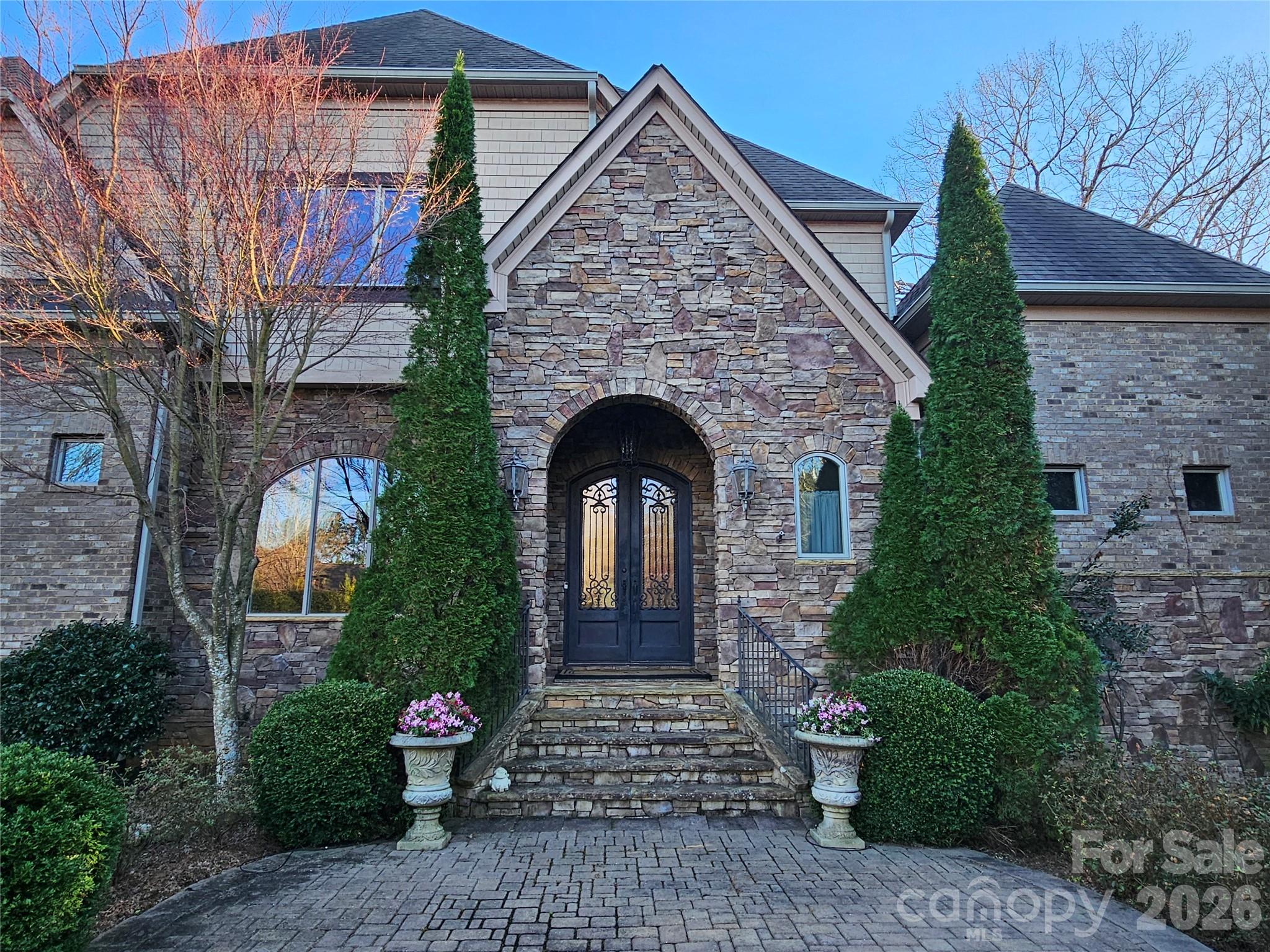 9222 Woodhall Lake Drive